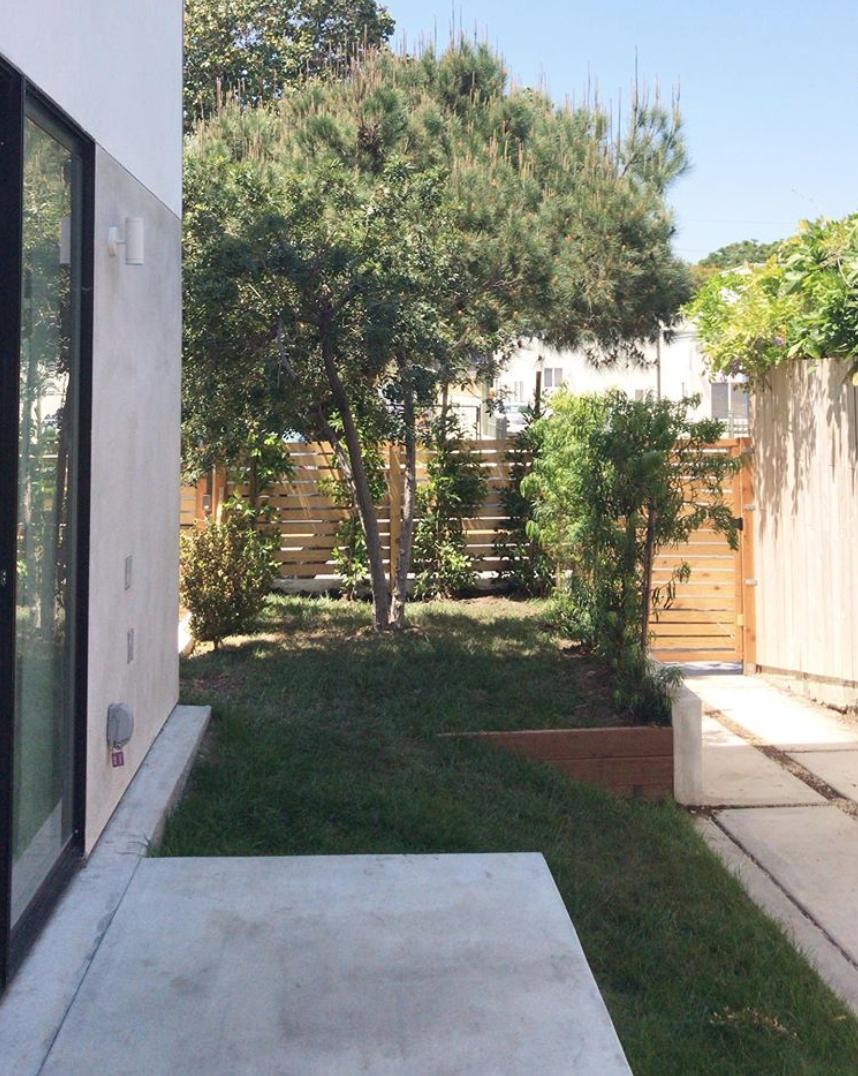 StradellaGroup's tweet image. summer mornings calls for coffee on the patio ☕️ #almosttheweekend #losangelesliving #wilton10 #cupofjoe