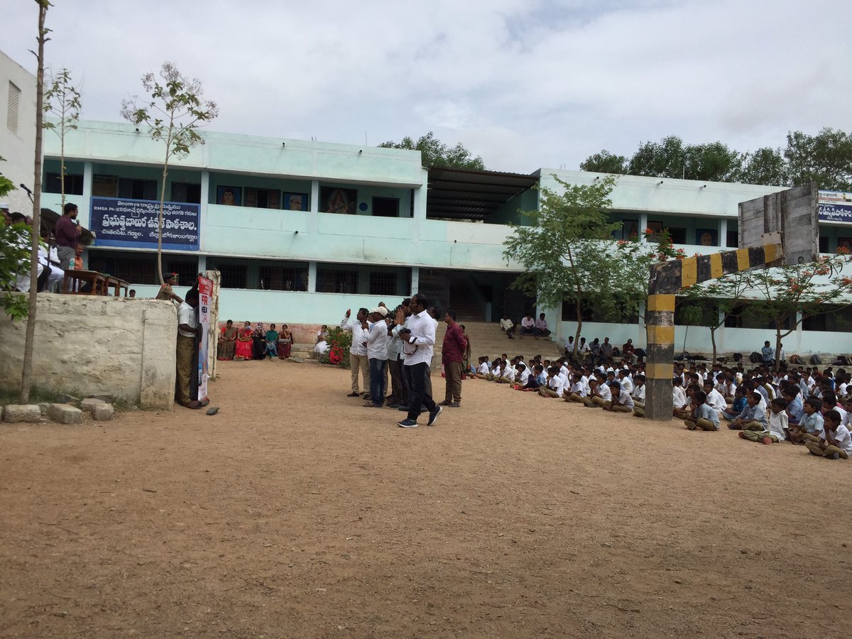 karthiknetha7's tweet image. INAGURATION OF DIGITHON LITERACY PROGRAM BY FLAGGING OFF ON THE BEHALF OF JOGULAMBA COLLECTOR @Coltr_Jogulamba @KTRTRS @jayesh_ranjan