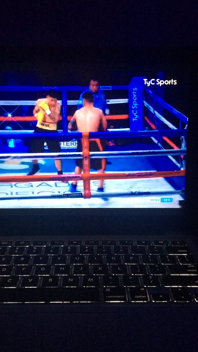 22GraphicsMedia's tweet photo. #GritemosDeAmerica #Rabonushka Estoy esperándolos el día de mi cumple mirando TyC por internet y están pasando boxeo que no se si existe en Uruguay! https://t.co/91jQQDSRaf