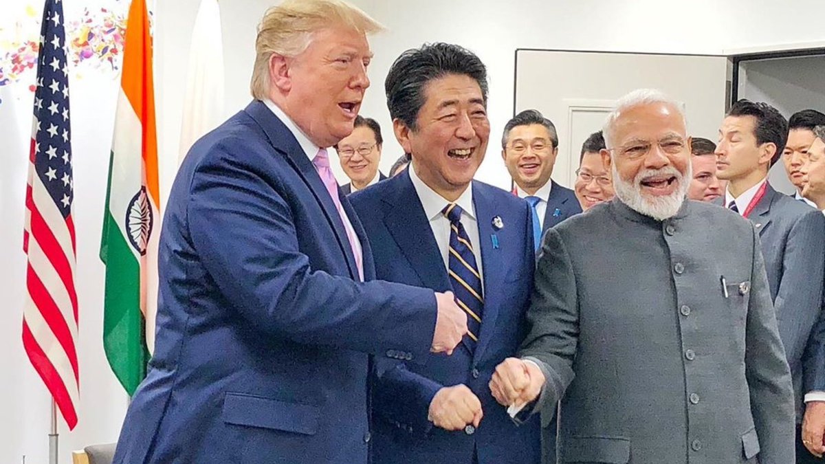 桂馬 トランプ 三人で握手って出来ないだろ だからこうやって拳を突き合わせるんだ 安倍 マジでーーー Wwwww モディ そいつはいいやワハハハ 楽しそうで草 T Co 5sjmikvuqb Twitter