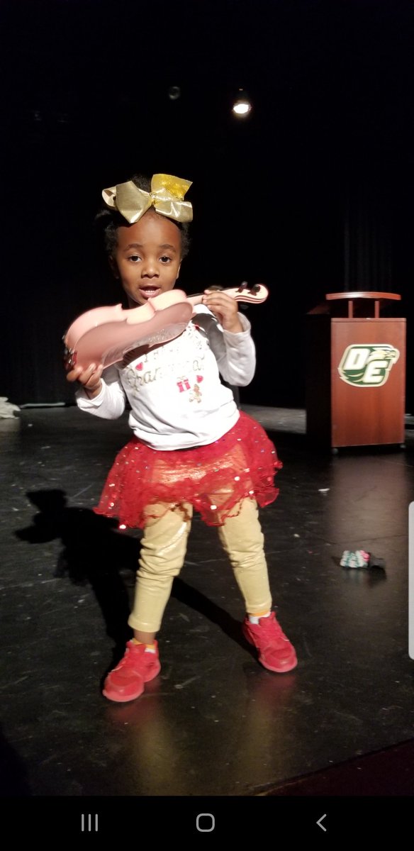 Gabby can learn as much about her pretty little pink violin as she wants to🤷🏽‍♀️🤭.  @desototx #prek4  #musicismylife #desotoorchestra #advocateofarts #artsadvocate #orchestradirector #elementaryorchestra #fineartkid #orchestra