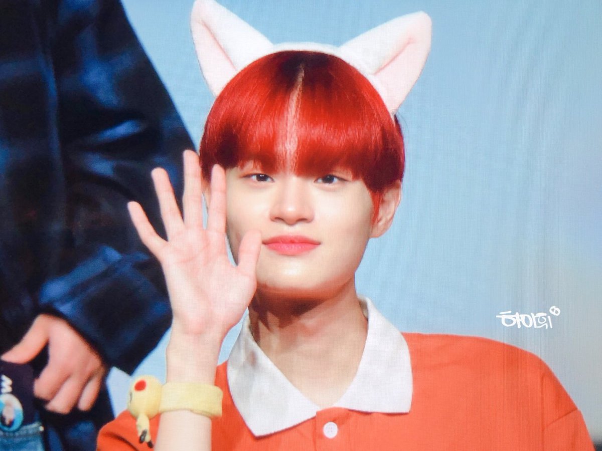 Hi_Hwi0129's tweet photo. 190629 일지아트홀 팬싸인회  #대휘 #이대휘 #DAEHWI #LEEDAEHWI #AB6IX 
이꼬맹💕 https://t.co/6F47DPhtej