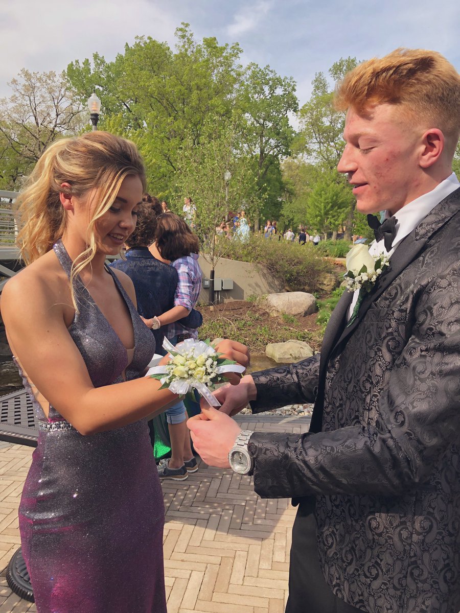hank_bank14's tweet photo. Happy 1️⃣8️⃣th Shelbyyyy!! You continue to amaze me and you are the greatest❤️ Hobby Lobby soon?:) #bootang #yourworld #myslimeeee https://t.co/R6Ee2m7SCM