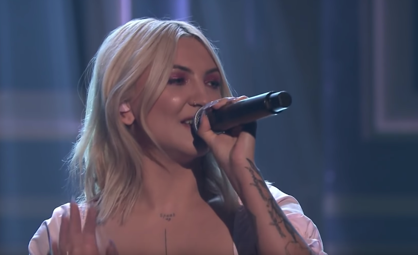 RollingStone's tweet photo. Watch Julia Michaels showcase her single "Hurt Again" from her new EP on #FallonTonight https://t.co/E0Uln9hozr https://t.co/l3sJUi49Px