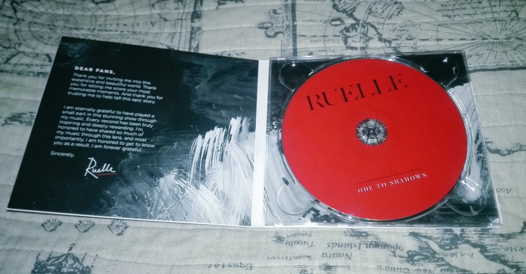 CatSHMonsters's tweet photo. This baby just arrived today! I'm so thrilled right now! @Ruellemusic has been my fav singer for 3 years, now I have her epic and magical music with me, the fact that this CD was signed by her makes it more special. This came from Nashville, Tennessee, United States to Chile 🇨🇱 https://t.co/GOLulmRVW6