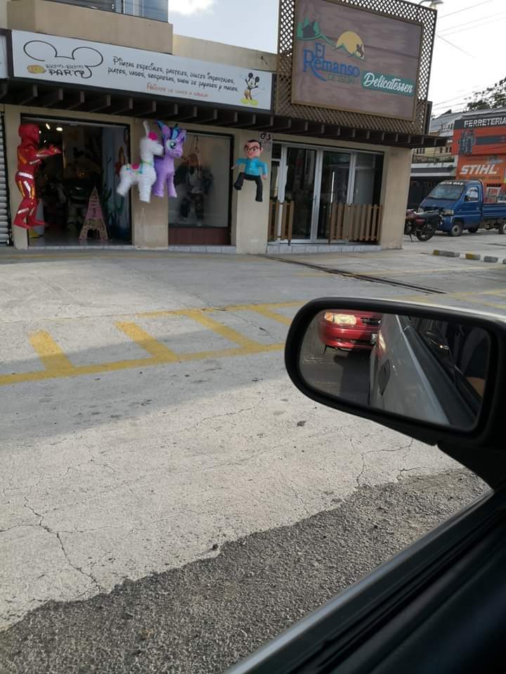 CarolinaFunesAr's tweet photo. 🤣🤣🤣🤣 Ay no... no puedo con esto. El gordo del puente anda en las piñaterias 🤣🤣🤣 
#ElGordo #Relax #Guatemala https://t.co/3dW5iRs58z