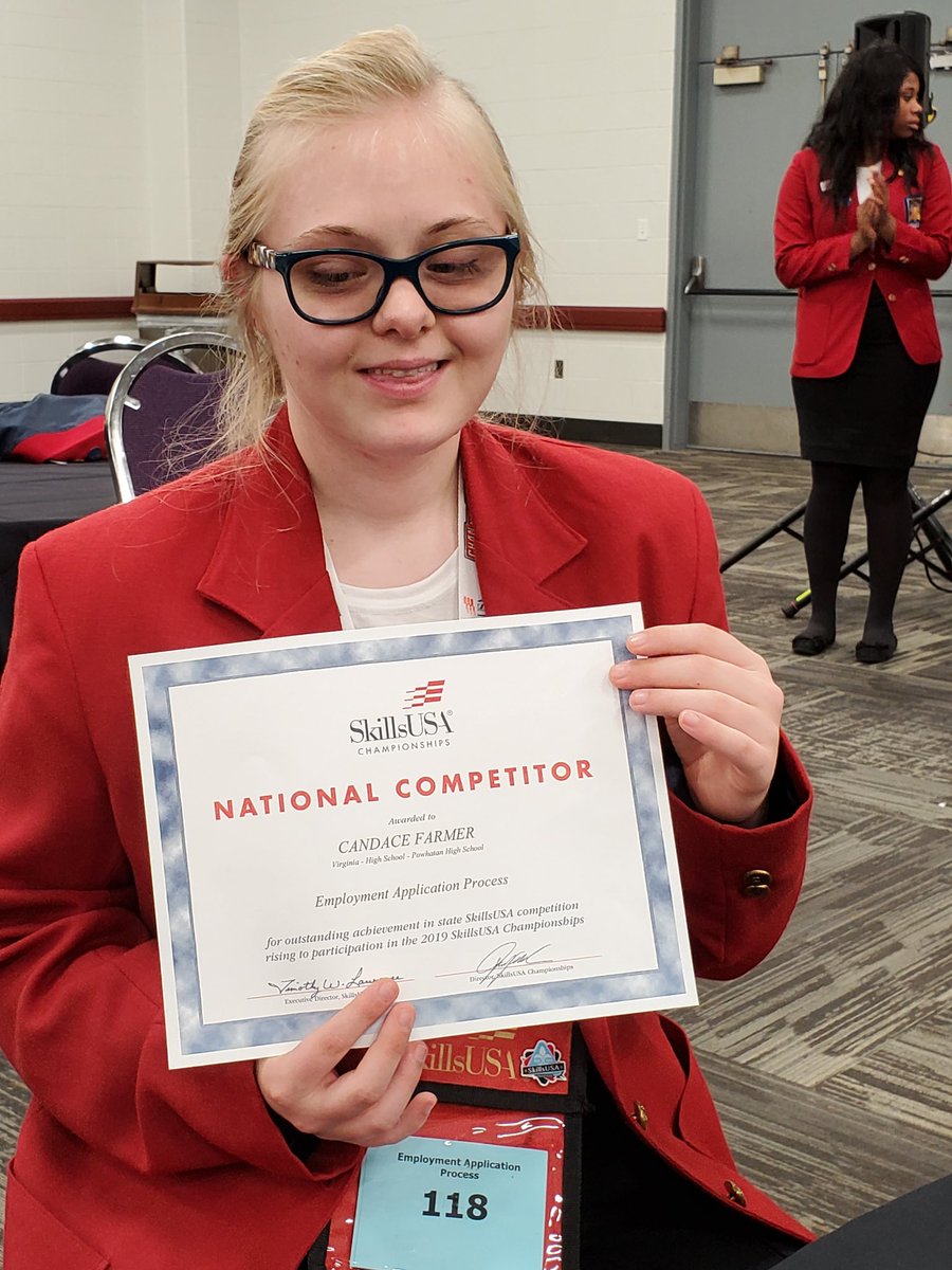 Shearious1's tweet photo. @PowhatanHS @JTibbsPCPS @PowhatanCTE Canadace get her certificate from the state officers https://t.co/QAUz9Si3Lt