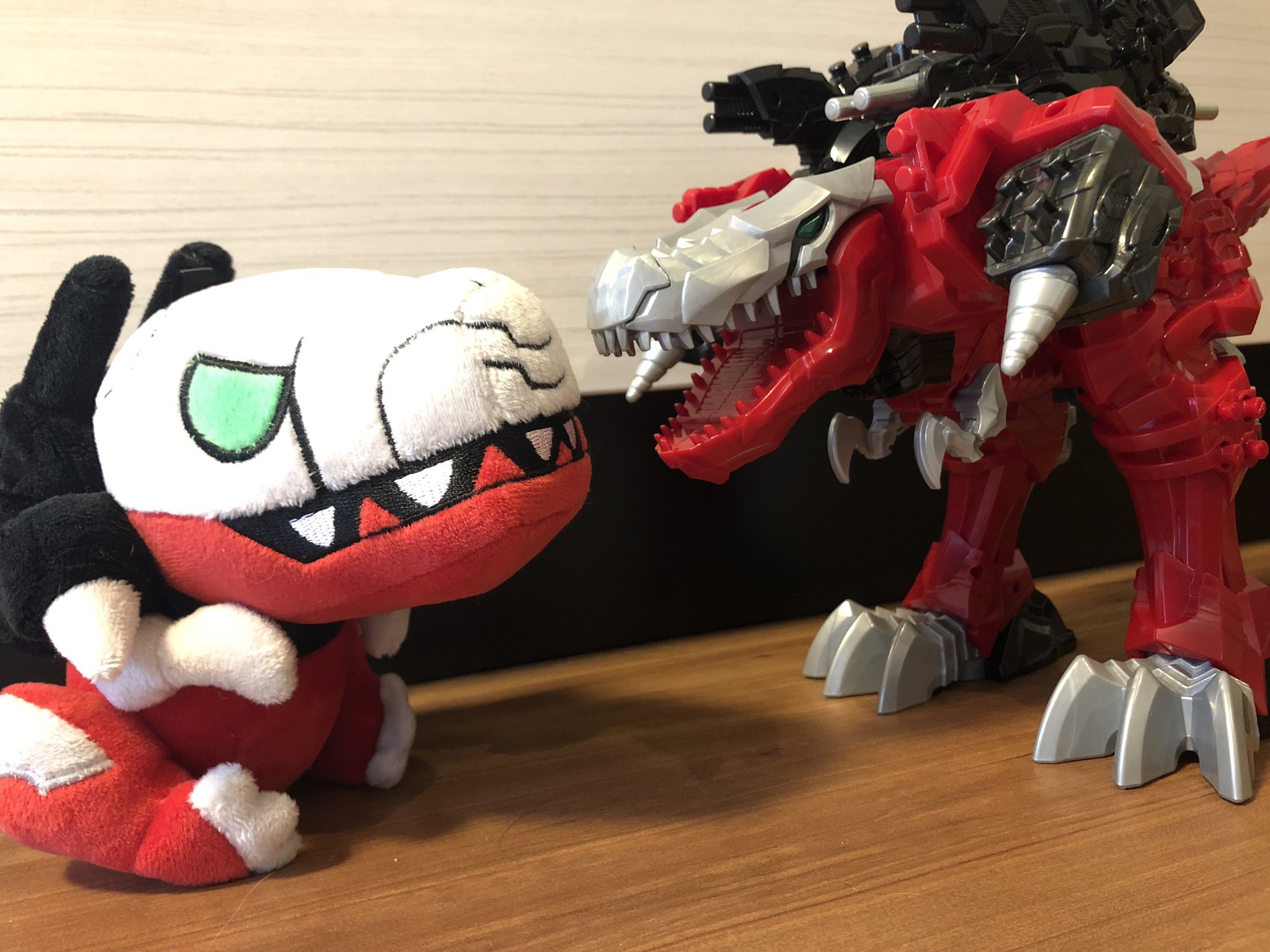 騎士竜戦隊リュウソウジャー Sur Twitter ティラミーゴのティラ散歩 むむむ お前は 誰なんだティラ 明日 15話の放送も見てねん リュウソウジャー ティラミーゴ ティラ散歩 未知との遭遇 ヌイグルミーゴ これはかわいさ 騎士竜戦隊リュウソウジャー Sur Twitter ティラミーゴのティラ散歩 むむむ お前は 誰なんだティラ 明日 15話の放送も見てねん リュウソウジャー ティラミーゴ ティラ散歩 未知との遭遇 ヌイグルミーゴ これはかわいさ
