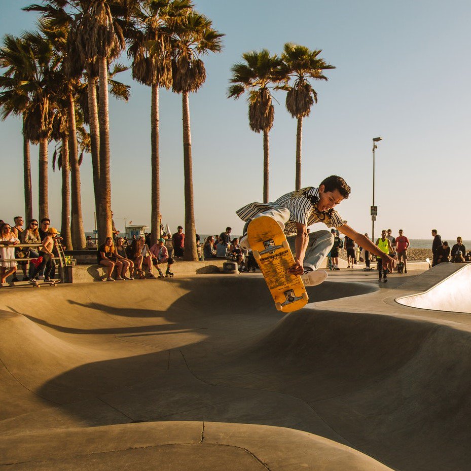 UskeesU's tweet photo. #lovingit #summersun #venicebeach #usa #skateboarder #awesome https://t.co/FvRLhwY28P