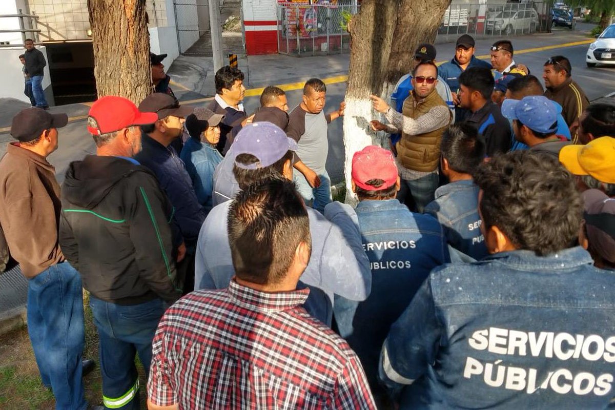NuestraZona_'s tweet photo. #Entérate | El Gobierno de Atizapán de Zaragoza Inicia saneamiento de árboles en avenida #Jinetes en #LasArboledas @RuthOlveraMex https://t.co/0eNMEM42VH