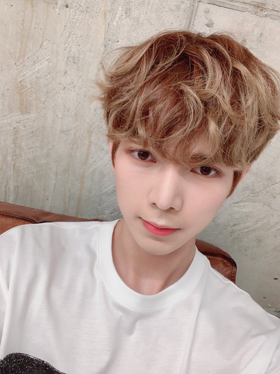 ATEEZofficial's tweet image. [#여상] 오랜만에 도착한 여상이 사진!😂
생머리 여상이 vs 볶음밥 여상이
#ATEEZ #에이티즈