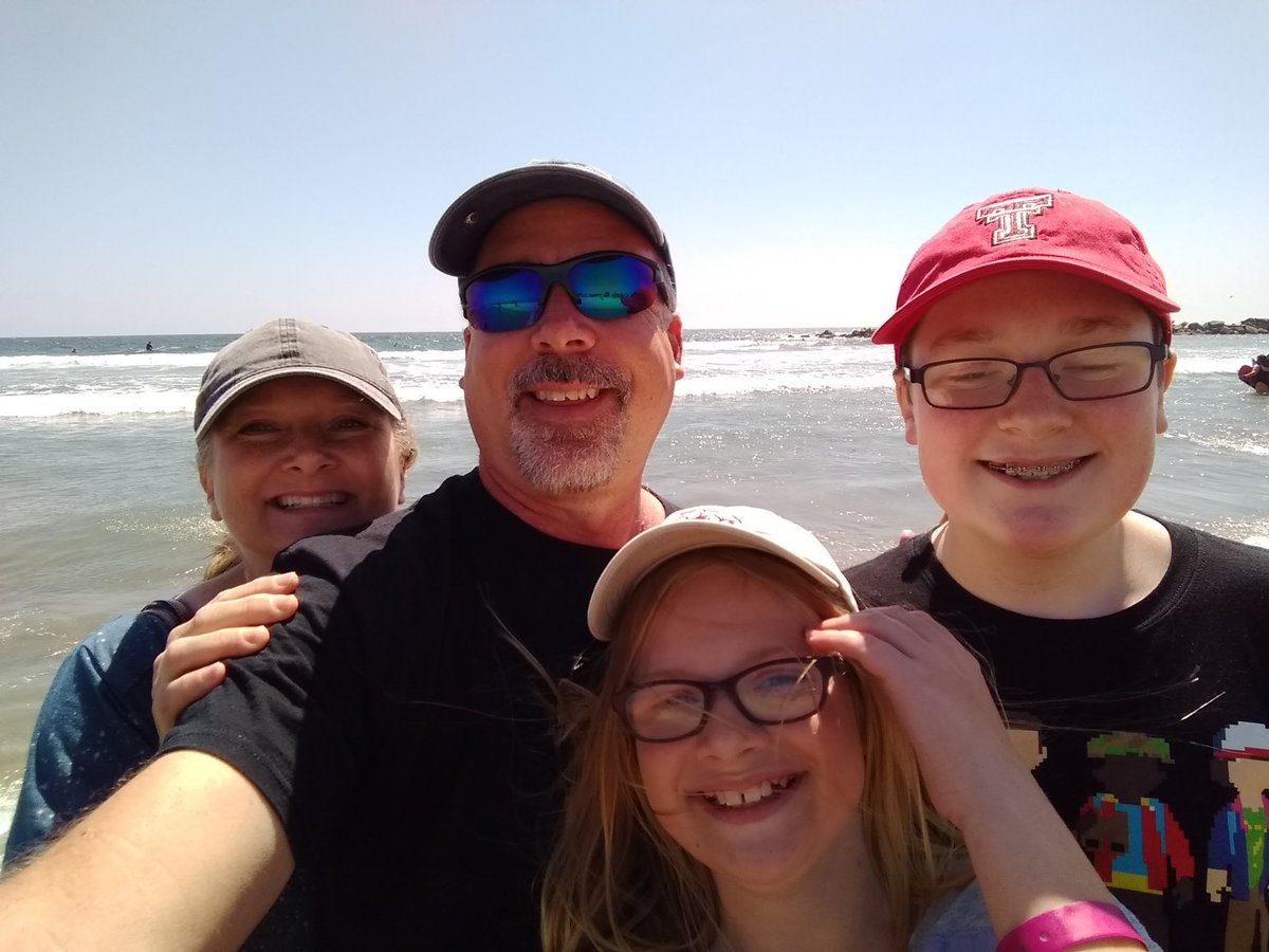 It's official. The Ray family has now driven from sea to shining sea. Not all at once mind you, but we've done it all the same.