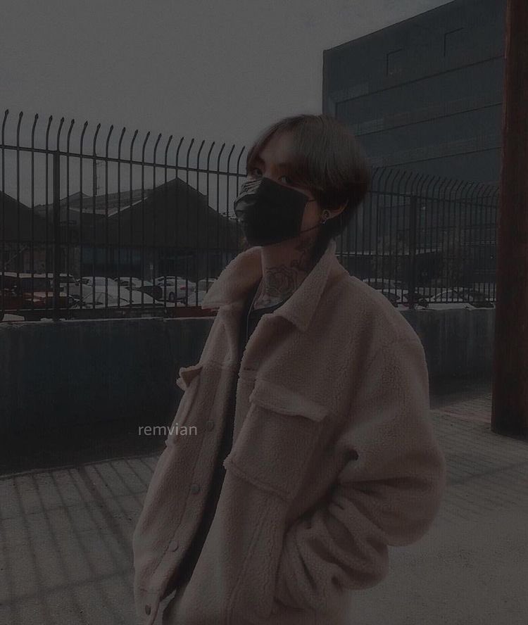 𝘓𝘪𝘲𝘶𝘦𝘶𝘳 tweet media