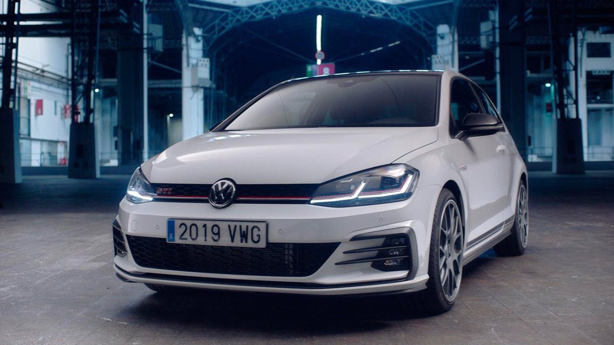 WAKEBOSS's tweet photo. VW presentó la edición The Original hecha sobre el #Golf #GTI por los 44 años de historia de esta variante de aliento deportivo. Serán 44 unidades en carrocería de 3 puertas con toques estéticos del auto de 1976. Con un 2.0 de 245HP y caja manual de 6 cambios @Volkswagen_MX https://t.co/jCJk9R06C3