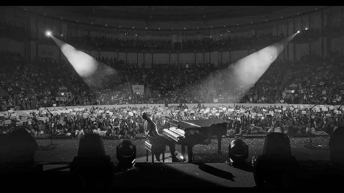 pabloalboran's tweet photo. Quiero vivir eternamente con esta sensación de satisfacción, gratitud y alegría. 
Esta imagen corresponde al momento más especial del repertorio para mi; Solamente tú y Prometo; el lugar donde convergen mis inicios y mi presente. Los recuerdos son intensos...➡️ https://t.co/vGVe9MGYkf