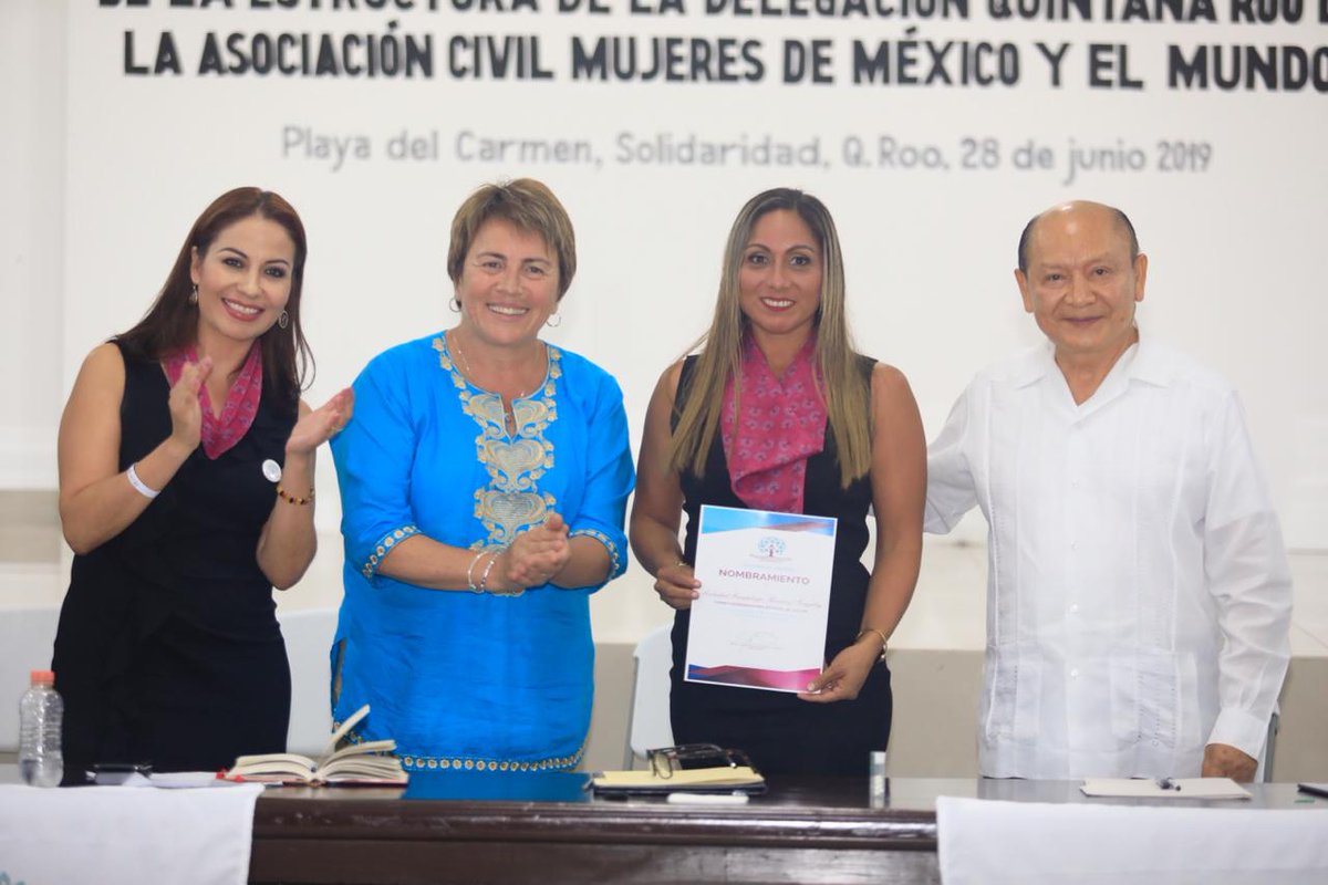 LauraBeristain's tweet photo. Mi total reconocimiento y apoyo a Maribel Aguilera Cháirez, presidenta nacional de la Asociación Civil de Mujeres de México y el Mundo y a Fanny Montero Martín, delegada estatal. Su trabajo es crucial para el desarrollo de nuestra sociedad. #Solidaridad #PlayaDelCarmen (2-2). https://t.co/8RoBp5LvSE
