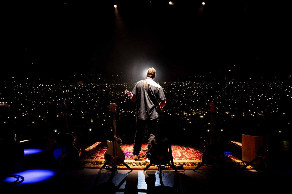AdamSandler's tweet photo. Hot show with a great hot crowd. Thanks for letting me hang out with you, Atlanta! @CadenceBankAmp https://t.co/Tf7WrBTzno