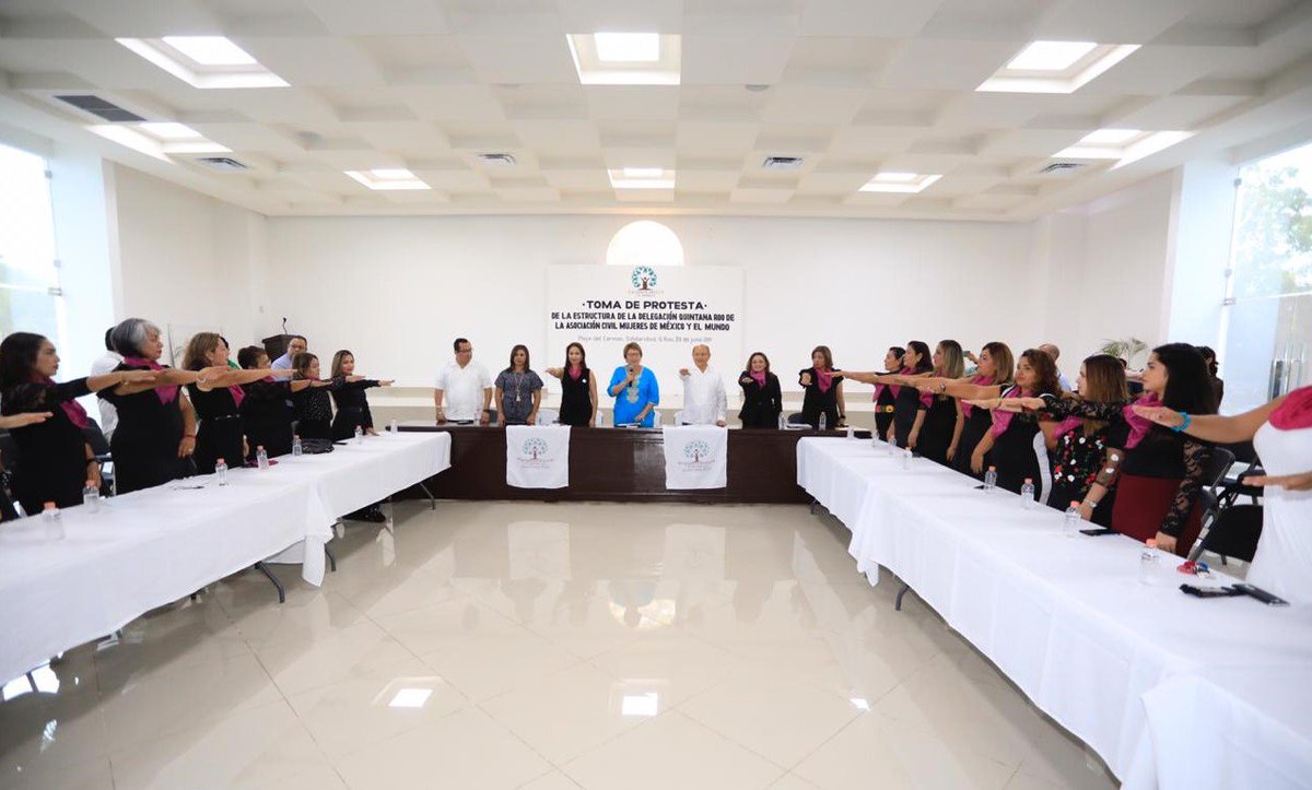 LauraBeristain's tweet photo. Esta tarde acudí junto a legisladores federales, estatales e importantes representantes de nuestra sociedad a la toma de protesta de la delegación #QuintanaRoo de la Asociación Civil de Mujeres de México y el Mundo. Órgano fundamental para el desarrollo integral de la mujer (1-2) https://t.co/vxVnld3BdR