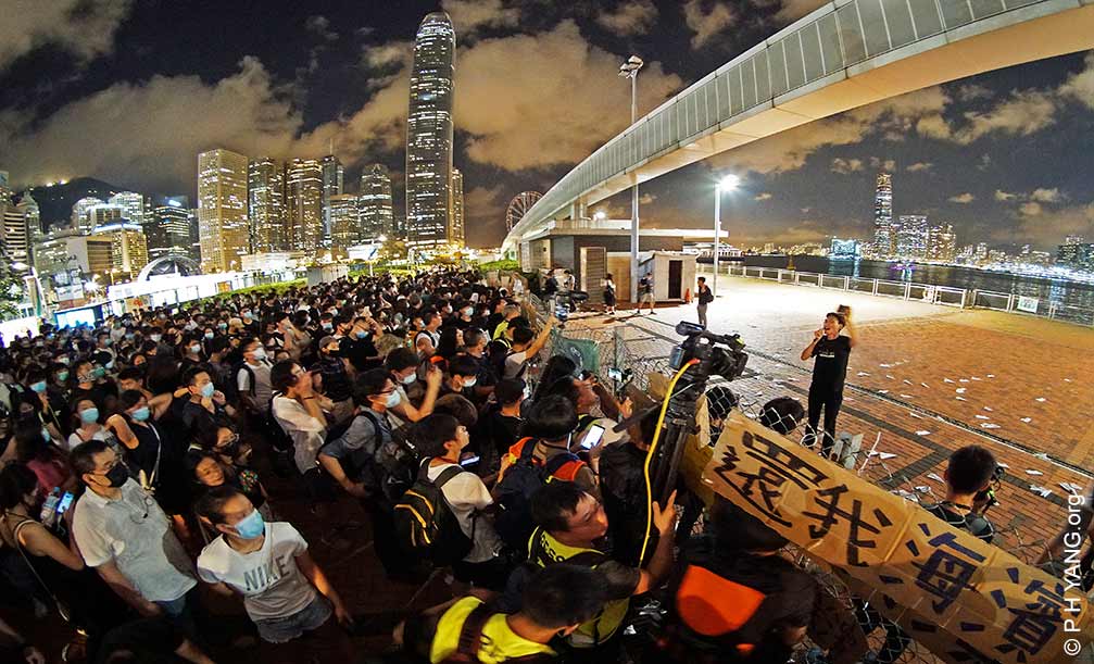 Photo of the Day
#示威者 #佔領 #香港 #海濱 #解放軍用地 後与 #警方對峙
#Protesters #Reclaim #HarbourfrontPLASite Before #PoliceStandoff in #HongKong
photo.phyang.org/photo_daily.htm @hu_jia @aiww @HongKongFP @HKcnews @oiwan