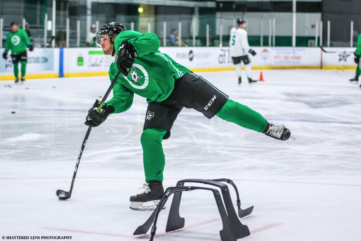 ShatteredLensTX's tweet photo. Riley Damiani (@rileydamiani), the 137th selection in the 2018 NHL Draft, signed a three-year, entry-level contract with the Dallas Stars in April. This past season, Damiani recorded 85 points in 58 regular-season games with the @OHLRangers. #StarsDevelopmentCamp https://t.co/CuVZvptrdV