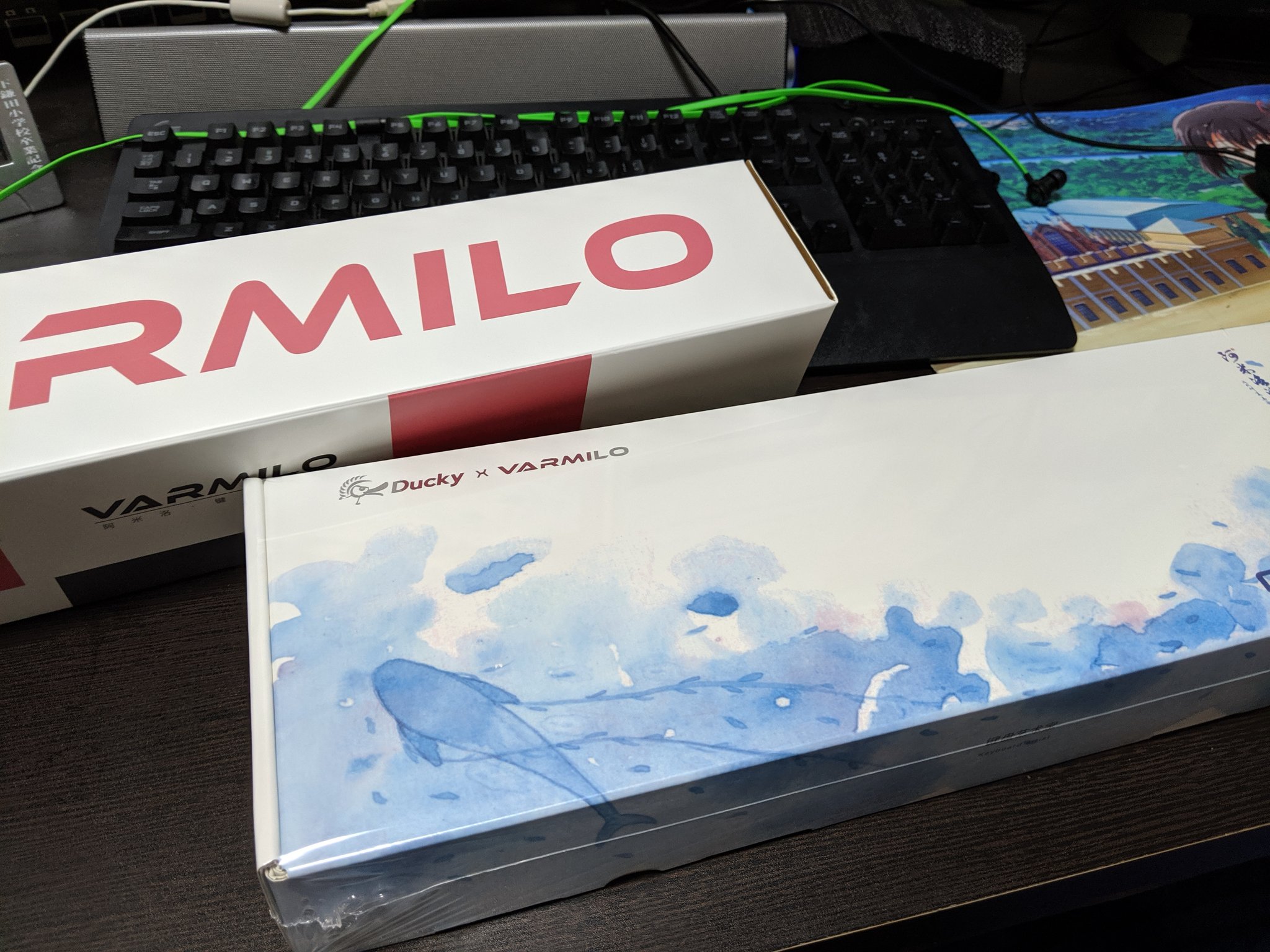 Yuiassault A Twitter 新しいキーボードと マウスパッド届いた Varmilo アミロ 買った 軸は銀軸です T Co Snjtilisv3 Twitter