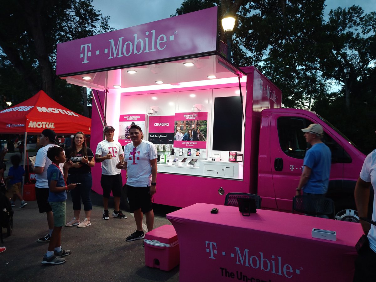 LL_Cool_Jojo's tweet photo. Downtown Colorado Springs for #ppirfanfest. Stopped by to see the #pikespeaktruck @TMobileTruckCOS . https://t.co/cFKKfY0Dci