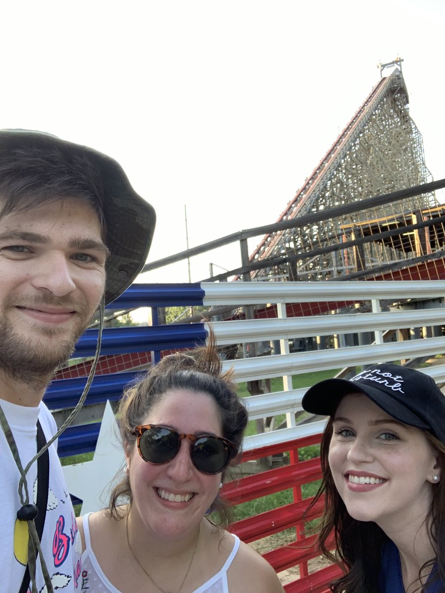 MissBBaez's tweet photo. Enjoying our summer at Six Flags! #timberwolfmagic @TownsellElem https://t.co/hmP3iKWnIU