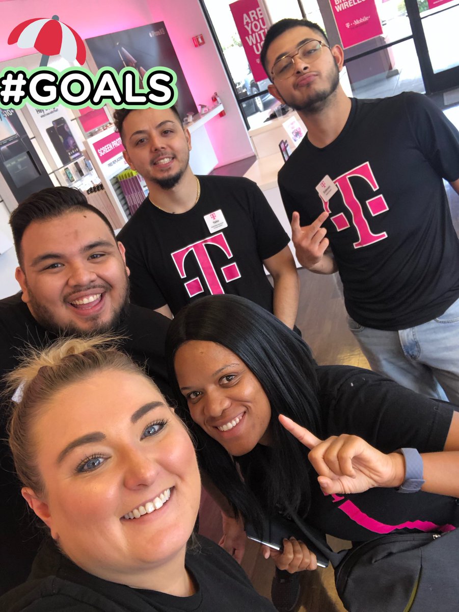 Losing is non-existent when we have Winning coursing through our Veins! Awesome having @InMeeksOpinion & @JennyC_AZ in our locations! | @thatsammori @SouthwestGav @JohnLegere @MalikParra1 @WirelessVision #PassionForOurPeople #WinningCulture