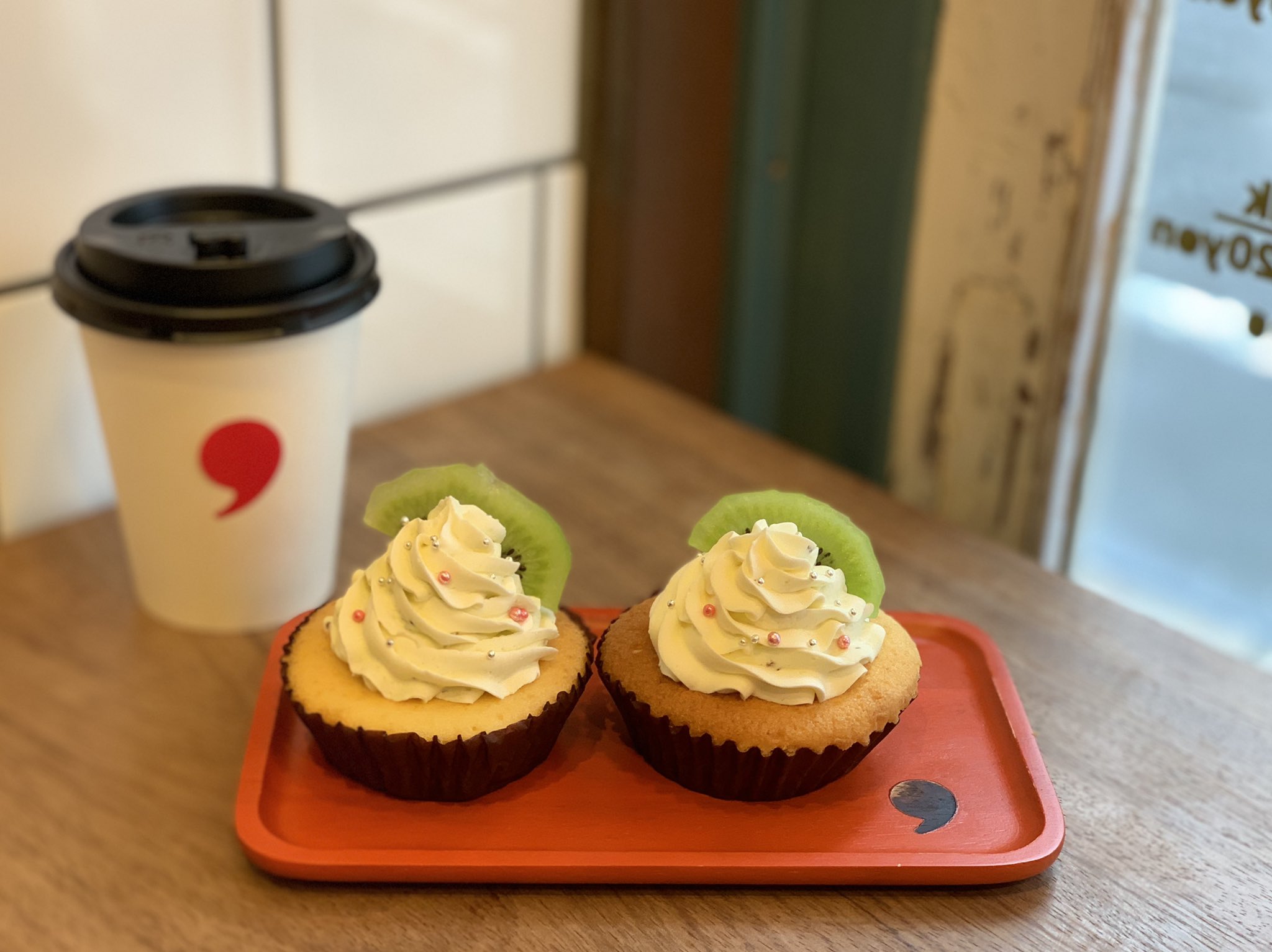 On The Way على تويتر 季節限定キウイのカップケーキおすすめです オンザ3号店ではキウイのゼリーを展開中 T Co Yjrxy66vtu تويتر