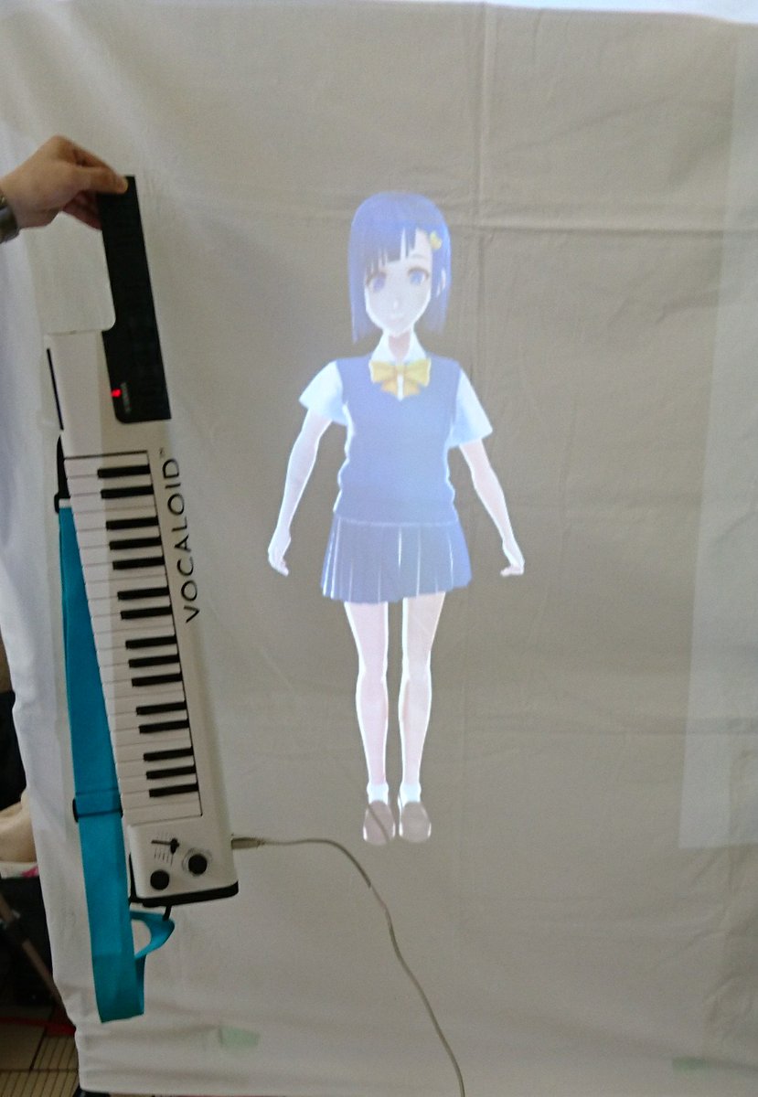 scl_lab's tweet photo. NT金沢出展します！キーボードに合わせてキャラクターが踊ります。あと動くと光るスカートです。 https://t.co/msgTZRRJNP