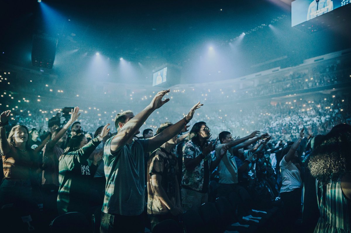 Jentezen's tweet photo. I believe the greatest generation the world has ever seen is right here and right now.  #forwardcon #DigIt https://t.co/WK9pxbaCzL