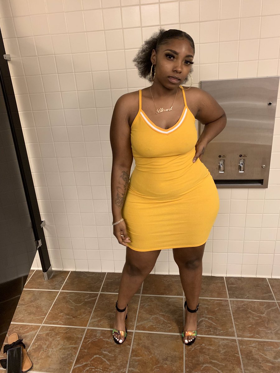 RavenRaybay's tweet photo. Couldn’t get no good pictures 🤷🏽♀️💛🥰 but still cute and simple. #gottibash https://t.co/Z9Bcyc1Qyq