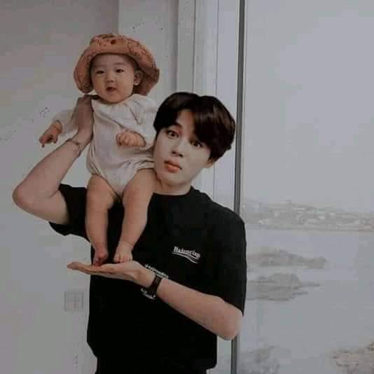luongchi2708's tweet photo. khi anh ấy làm dady
😍😍
#KCAMexico 
#BTS
@BTS_twt https://t.co/sNEphUa1Lr