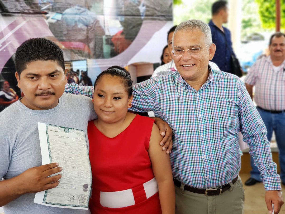 AMacuspana's tweet photo. El alcalde @Roberto_Villalp estuvo en la localidad de los Santuarios con el programa #MacuspanaCercaDeTi dónde se llevaron acabo bodas comunitarias además de la inauguración de la construcción de cuartos dormitorios con una inversión de más de 2 millones 700 mil pesos. https://t.co/2ztZDsSUjM