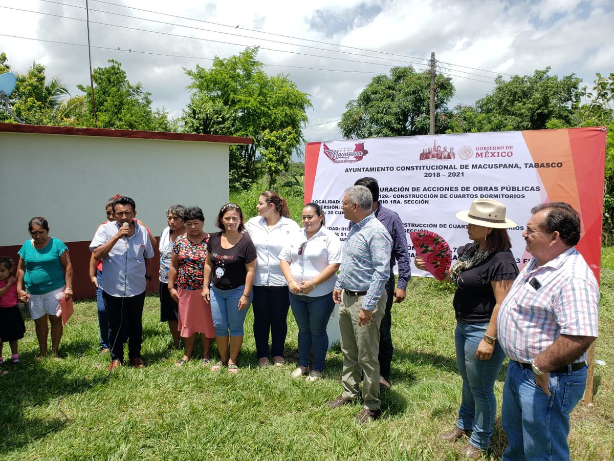 AMacuspana's tweet photo. El alcalde @Roberto_Villalp estuvo en la localidad de los Santuarios con el programa #MacuspanaCercaDeTi dónde se llevaron acabo bodas comunitarias además de la inauguración de la construcción de cuartos dormitorios con una inversión de más de 2 millones 700 mil pesos. https://t.co/2ztZDsSUjM