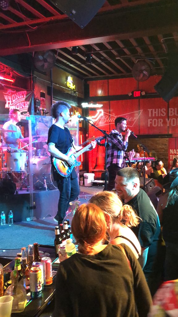 ouwilly25's tweet photo. Live from the Hony Tonk #joshpaige https://t.co/YZw9YyKjq9