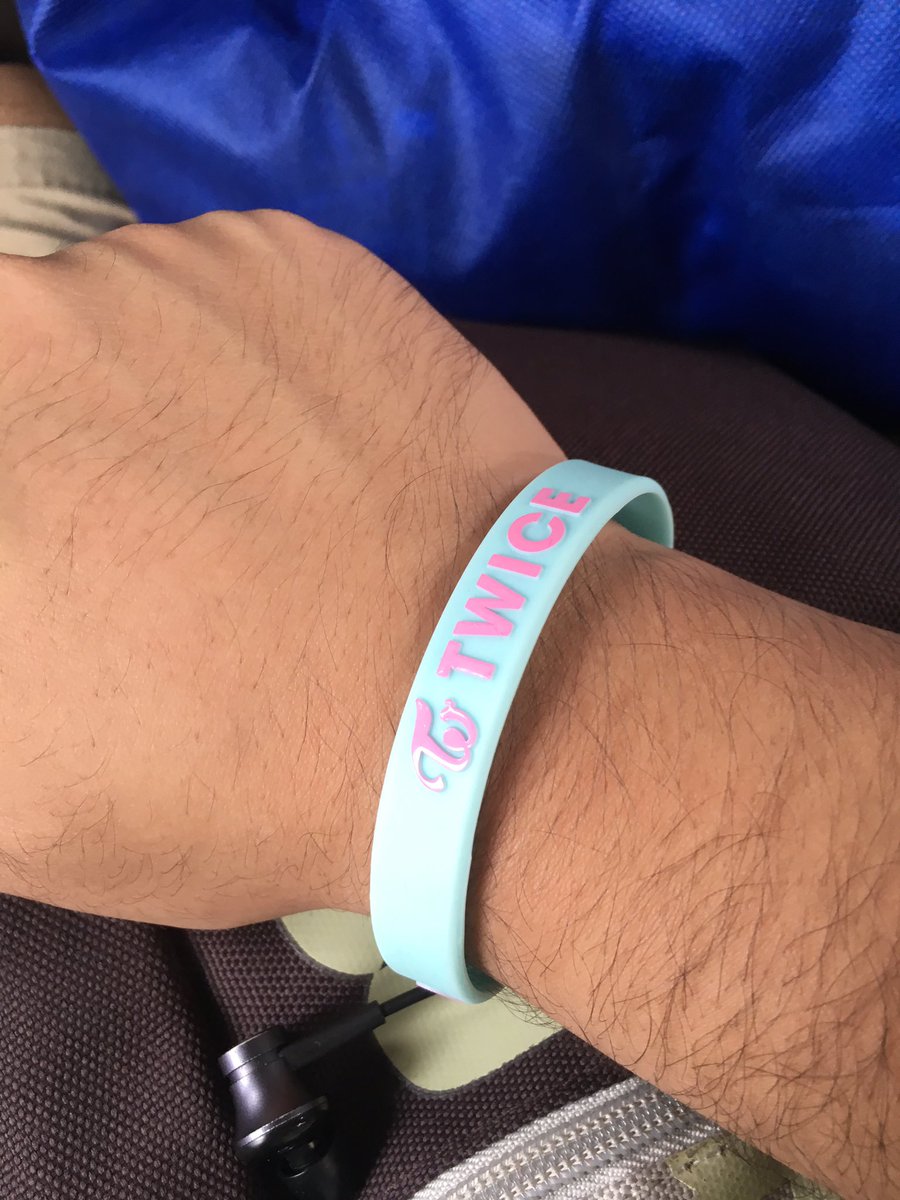 shining_daisy's tweet image. Ready! #TWICELIGHTSinManila #BeAsOne