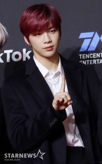 With Kang Daniel Thailand tweet media
