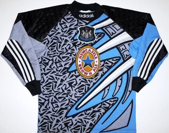 AETshirts's tweet photo. Right!
Settle the car debate on the way to @JagsStfc guys!
What one is nicer?
Loser is on the pies and Bovril ๐
#AETShirts #GK #GKTop #ClassicShirts https://t.co/lJtWpKmZCq