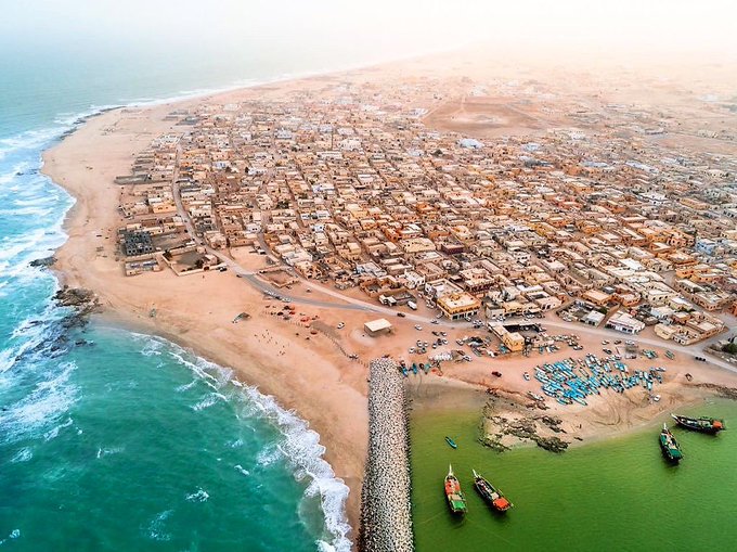 🔍من نيابة الأشخرة بولاية جعلان بني بو علي أحد المناطق السياحية التي تشتهر في هذه الفترة بأجوائها اللطيفة

وتتأثر بالرياح الموسمية الخريفية لتتشكل السحب الخفيفة على سمائها فتنخفض درجات الحرارة إلى ما بين 22 و28 درجة مئوية بين يونيو و سبتمبر.

#خريف_صلاله_2019