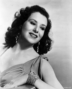 #podcast 2022 we play #popculture #nostalgia #retro #trivia #quiz about #celebrities #movies #TV shows, #music and we play a #goldenage of #radio #oldtimeradio #OTR #thriller starring #actress #RuthWarrick who was born #June 29, 1916 rileyandkimmyshow.blogspot.com/2019/06/podcas…