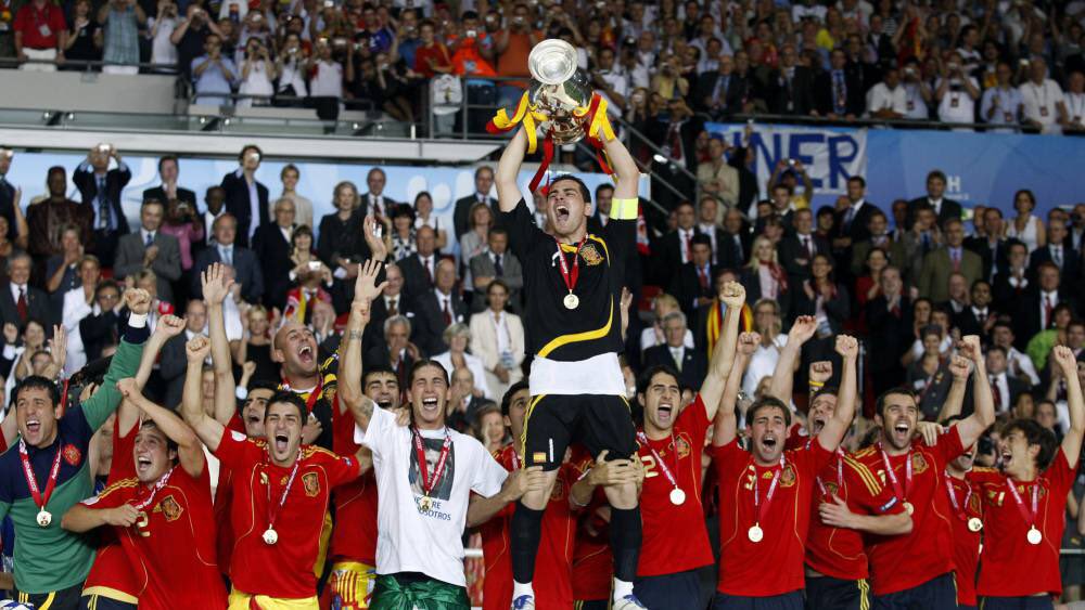 IkerCasillas's tweet image. Hoy se cumplen once años desde que cambió la historia del fútbol español. Muy orgulloso de todo lo vivido con @SeFutbol. Vaya recuerdos!! 🔝🇪🇸🏆