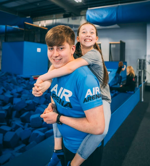 AirArenaChi's tweet photo. 😁 Happy Saturday! 😁

#Chichester #AirArena #Trampoline #Weekend #Bounce #Jump #Smile #Happy https://t.co/3zZAuIvexL