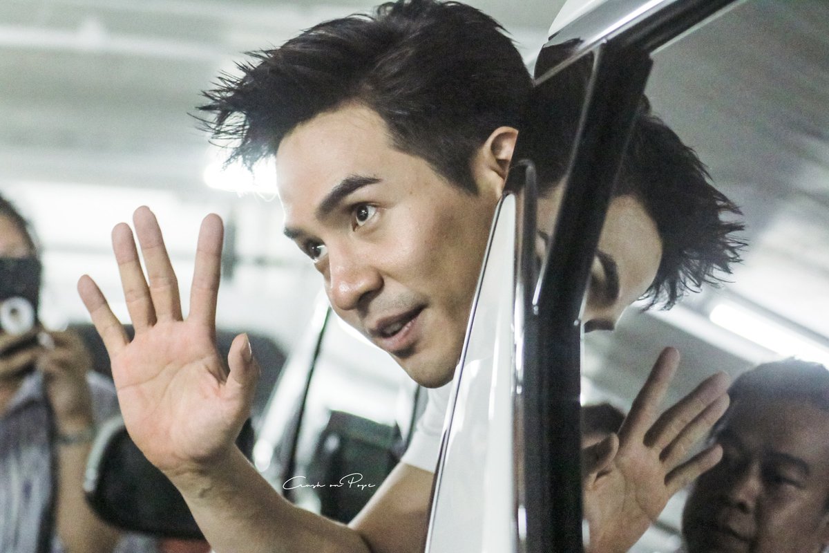 CrushOnPope's tweet photo. จะสิ้นเดือนแร้ววววว รอลุ้นอยู่ไม่กี่อย่าง ผลล็อตเตอรี่ กับ ตารางงานพี่ 🤣🤣🤣

#popezaap #โป๊ปธนวรรธน์ https://t.co/jFqk6hx362