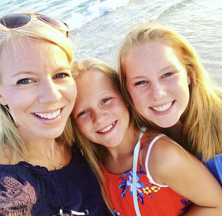 Alainafolchi's tweet photo. Just spent the nicest two weeks away with these cute girls #holiday #rosemarybeach #Gatlinburg #pppteam #alabama https://t.co/GpvKNR9bcj