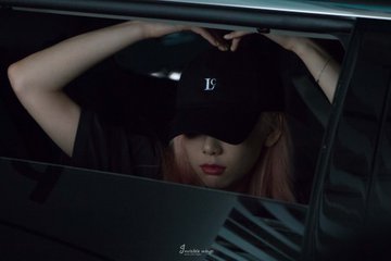 taeyeon - [PHOTO] 190628 Taeyeon @ Incheon Airport D-NA2UHVAAEabRX?format=jpg&name=360x360