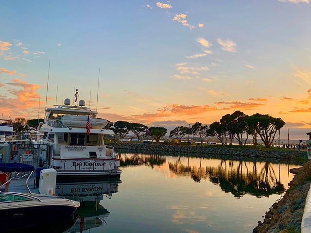 Beautiful sunset down here <a href="/seaport_village/">Seaport Village</a> drinking some vino 🍷🥂🤩 #seaportvillagesandiego #sanpasqualwinery #SPWSV #seaportvillage #seaportvillagesd #youstaythirstysd #drinklocalwine #habanerowine #sandiegosunset #embarcaderosandiego ift.tt/31XYTGj