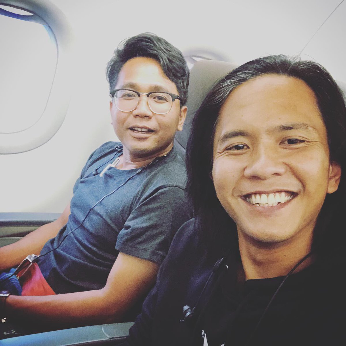 Beto_Kusyairy's tweet photo. Kolaborasi yang bermula dengan #filemCEO
kemudian #PI, #AkuMawarDanMakhlukAsing, #GadisKosmos, #BukuAyah #BungaBangsa & yang terkini #Sembil9n
..one of Malaysia’s visionary directors,
Happy Birthday @razaisyam
Keep on rockin the scene with brilliant stuff brotha 💪🎬 https://t.co/7OlKE1eCgI