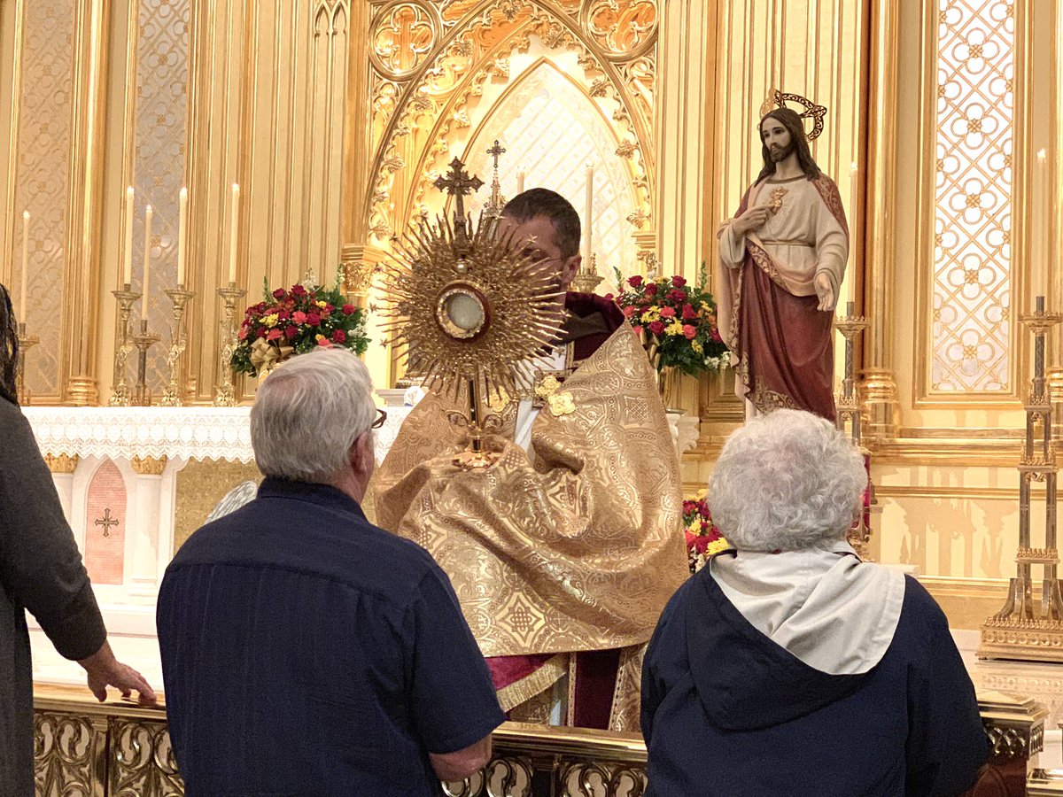 This evening, the Nuns <a href="/OLAMShrine/">Shrine of the Most Blessed Sacrament - OLAMShrine</a> united their prayers &amp; Adoration with all who are participating in this weekend’s <a href="/bhmec2019/">BHMEC2019</a>. #Eucharist