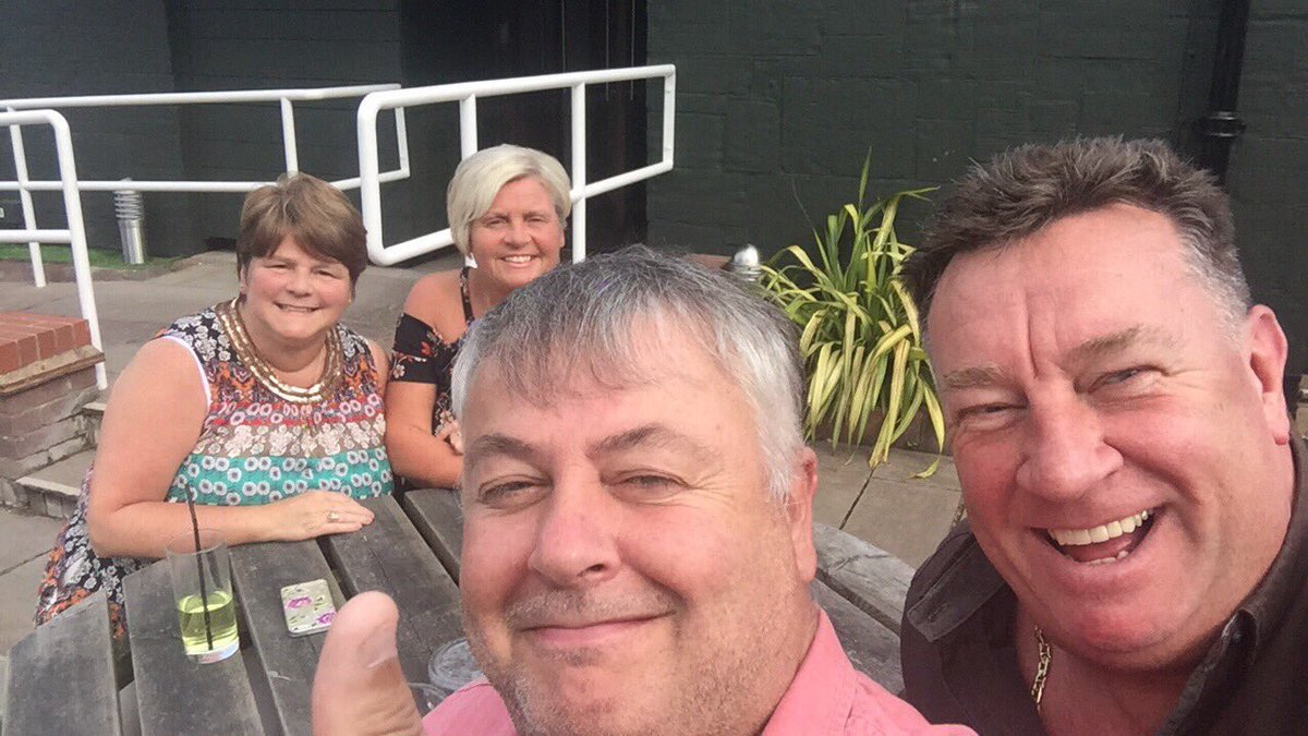 janrat's tweet photo. Happy Anniversary @coleary39 @moleary3 Looking forward to celebrating with you again soon. Love you both loads, have fun 🎵🥂🍾☀️🌴😘😘😘 https://t.co/gO0L6DlEv8